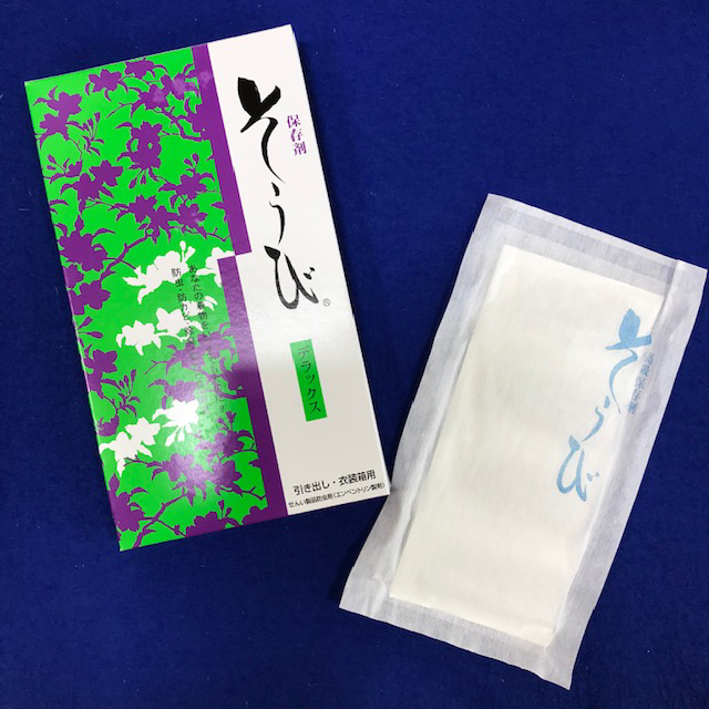 そうび デラックス 防虫剤 防カビ剤 シート4枚入 着物・毛皮・セーター保存用 調湿 日本製