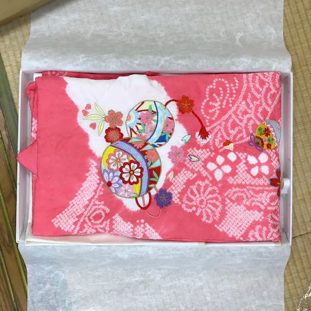 お宮参り 女児】手絞り 紋意匠 ピンク 地模様 毬や鈴に牡丹・四季花