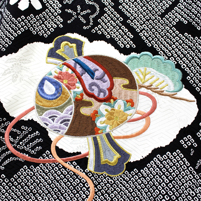 お宮参り着・男児】のしめ 正絹 黒地 摺疋田絞り 兜に龍の刺繍 巻物 